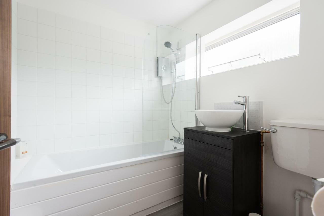 The Century Chalet - Contemporary 2Bdr Townhouse With Parking Apartment Oxford Ngoại thất bức ảnh